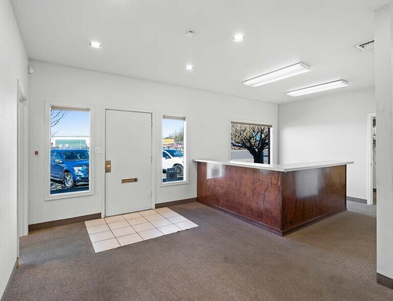 More Photos Of 12005 N Lombard St, Portland Industrial For Sale