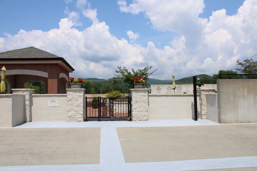 More Photos Of 29 W French Broad St, Brevard Apartments For Sale