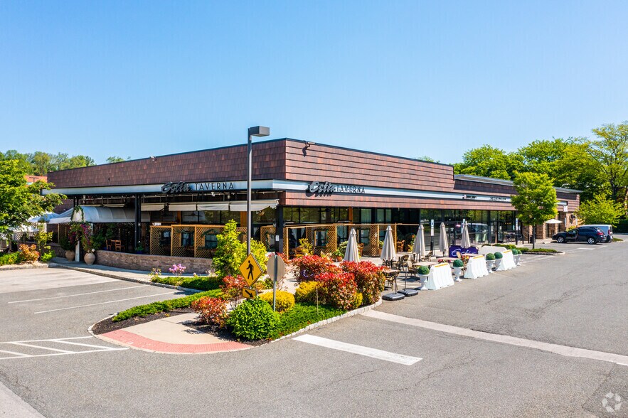 More Photos Of 210-236 N Radnor Chester Rd, Radnor Restaurant For Lease