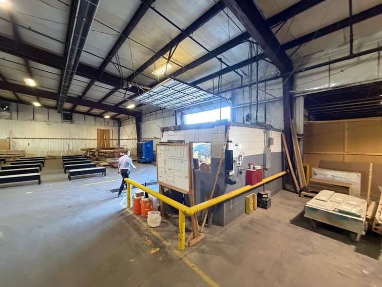 More Photos Of 3248 N Sheridan Rd, Tulsa Warehouse For Sale