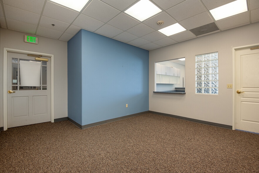 More Photos Of 5 Pine Cone Rd, Dayton Office For Sale