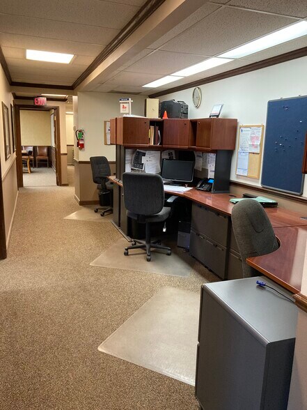 More Photos Of 5464 N Port Washington Rd, Milwaukee General Retail For Lease