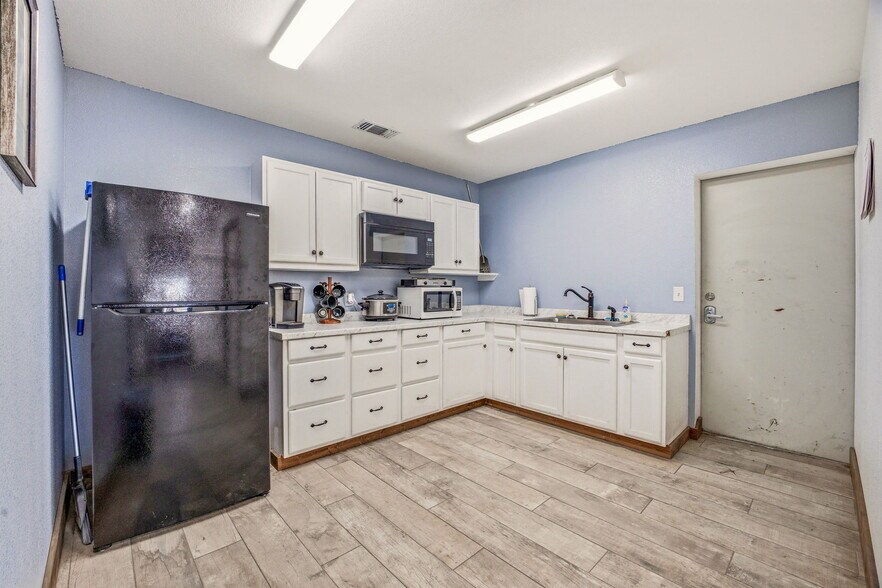 More Photos Of 4610 E Highway 199, Springtown General Retail For Sale