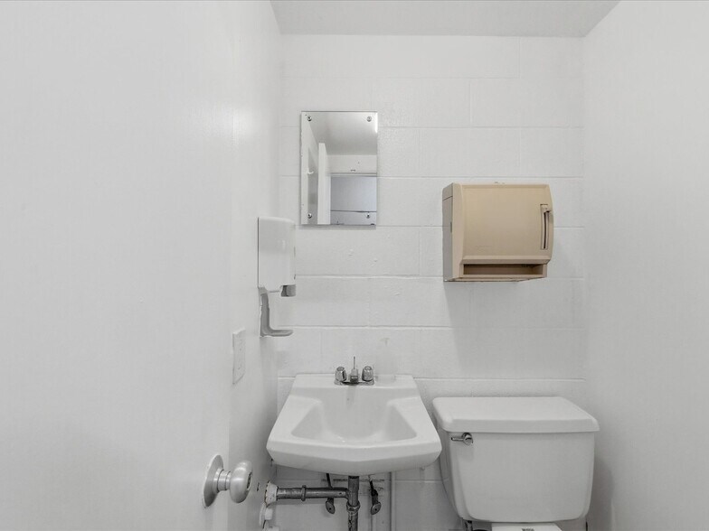 More Photos Of 5802 Evergreen Way, Everett Storefront Retail Office For Sale