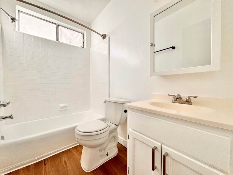 More Photos Of 2718 S Cochran Ave, Los Angeles Apartments For Sale