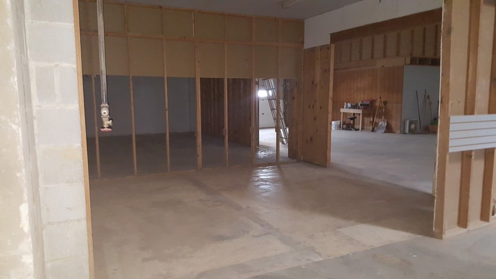 More Photos Of 407 Meco Dr, Wilmington Warehouse For Lease