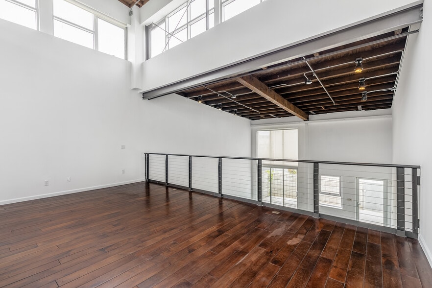 More Photos Of 2100 Abbot Kinney Blvd, Venice Office For Lease