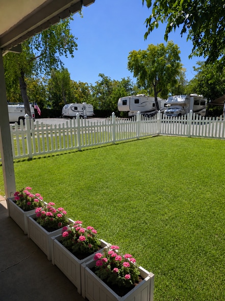 More Photos Of 427 N 15th St, Cottonwood Trailer Camper Park For Sale