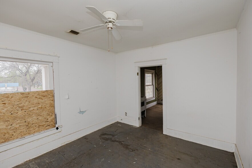 More Photos Of 123 E Madison Ave, Arkansas City Apartments For Sale
