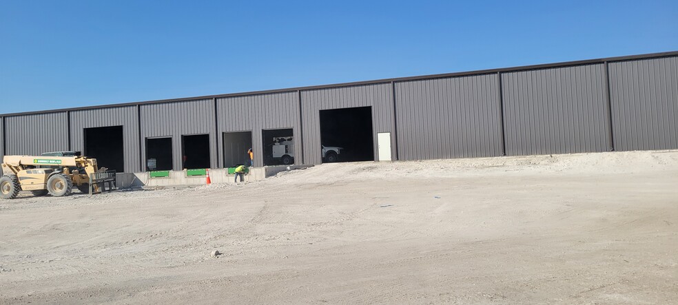 Primary Photo Of 20500 W 185th Ter, Spring Hill Warehouse For Lease