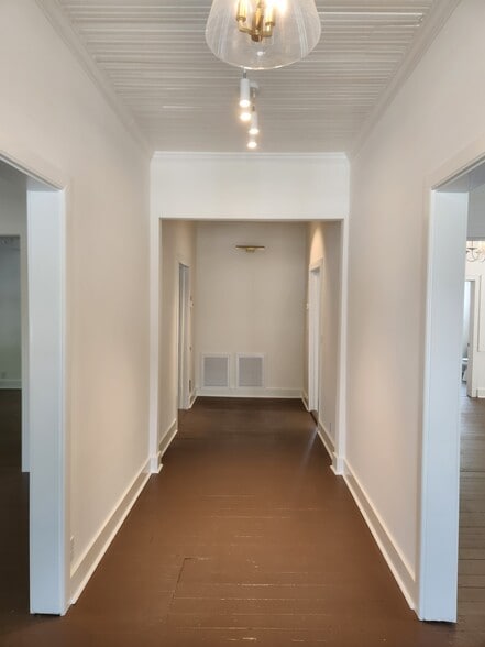 More Photos Of 206-208 W Richardson Ave, Summerville Freestanding For Lease