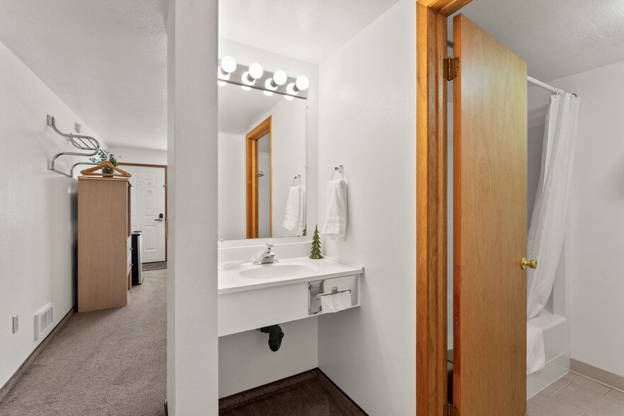 More Photos Of 8612 Washington 31 Hwy, Metaline Hotel For Sale