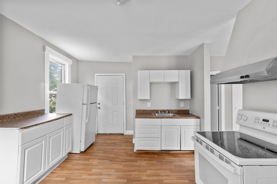 More Photos Of 5 Hill St, Waterbury Apartments For Sale