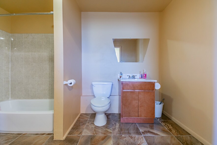 More Photos Of 4615 N 34th St, Tampa Warehouse For Sale