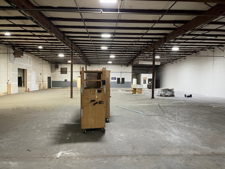 More Photos Of 9479 S Main St, Jonesboro Manufacturing For Lease