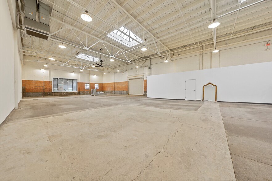 More Photos Of 924 Austin Ave, Waco Storefront For Lease