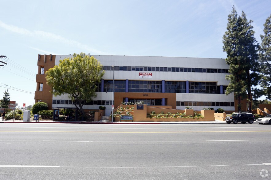 More Photos Of 10515 Balboa Blvd, Granada Hills Medical For Lease