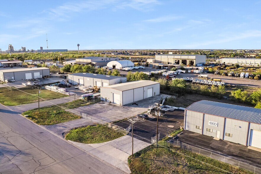 More Photos Of 5291 Industrial Way, Buda Warehouse For Lease