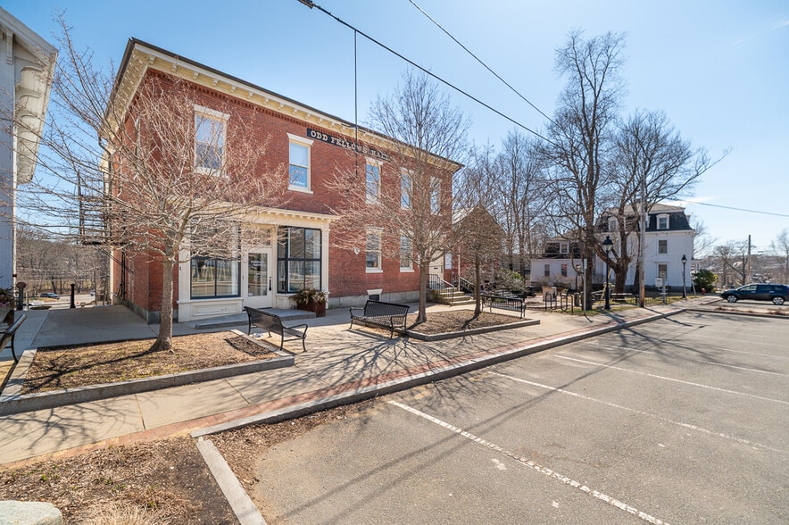 More Photos Of 29 N Main St, Ipswich Office For Sale