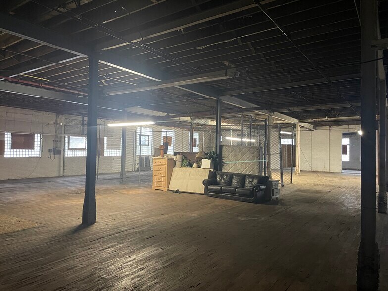 More Photos Of 1900 Lowe St, Pittsburgh Warehouse For Sale