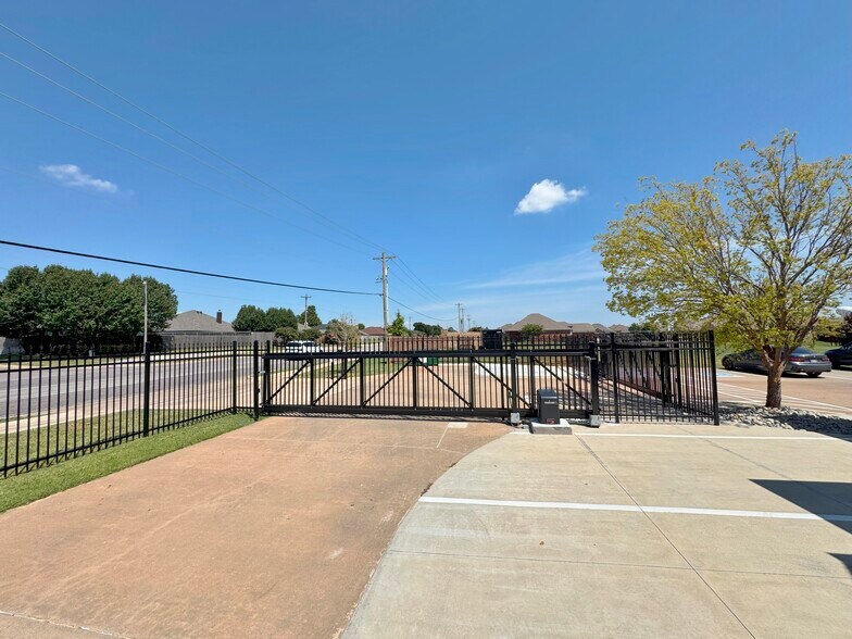 More Photos Of 9600 S May Ave, Oklahoma City Office Residential For Sale