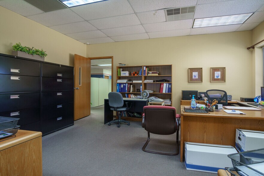 More Photos Of 611 S Mobberly Ave, Longview Flex For Sale