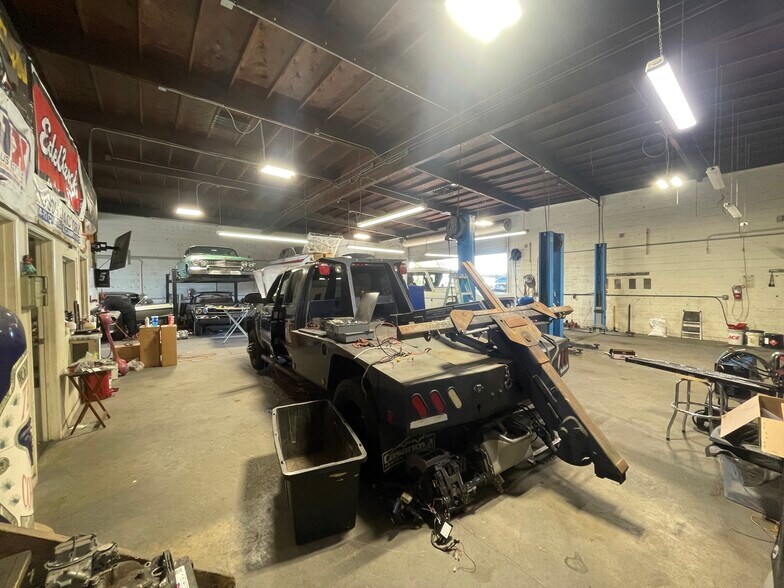 More Photos Of 7534 Adams St, Paramount Manufacturing For Sale