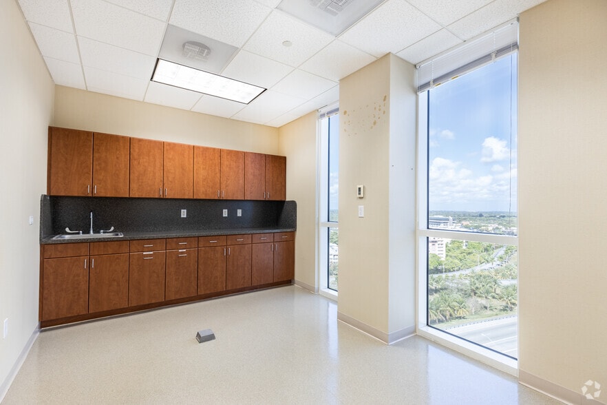 More Photos Of 9155 S Dadeland Blvd, Miami Unknown For Lease