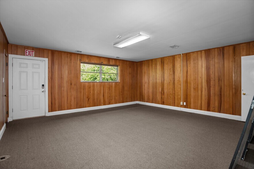 More Photos Of 806 S Timberland Dr, Lufkin Coworking Space