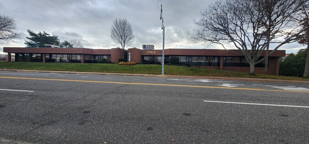 More Photos Of 1 Michael Ave, Farmingdale Office For Lease