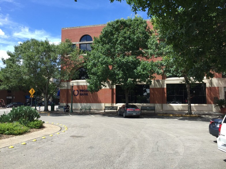 Primary Photo Of 401 Main Plz, New Braunfels Office For Lease