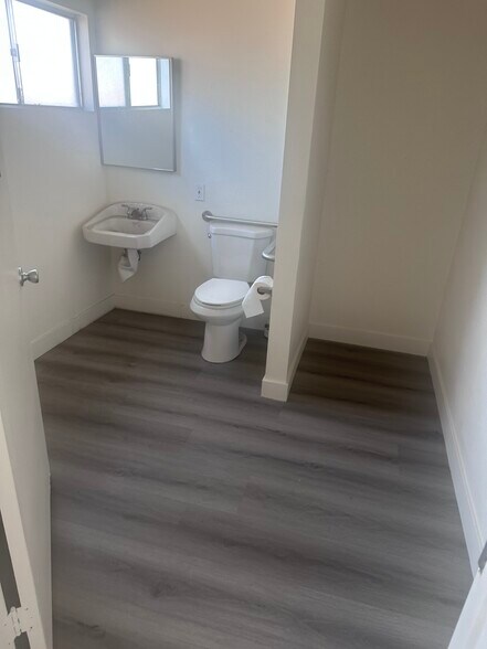 More Photos Of 1801 Pacific Coast Hwy, Lomita Office Residential For Lease