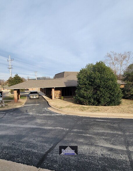 More Photos Of 3111 McClelland Blvd., Joplin Office For Sale