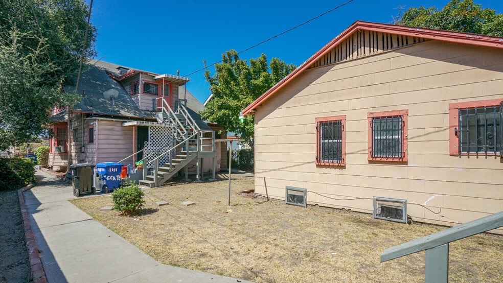 More Photos Of 1111 W 47th St, Los Angeles Apartments For Sale