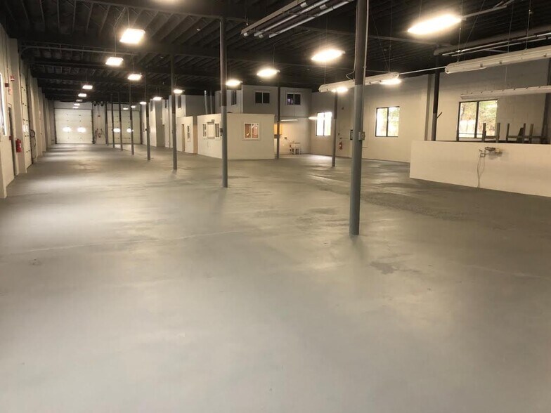 More Photos Of 34 Lafayette Rd, North Hampton Freestanding For Lease