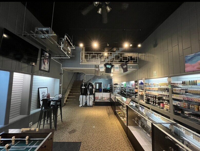 More Photos Of 423 Main St, Vincennes Storefront Retail Residential For Sale