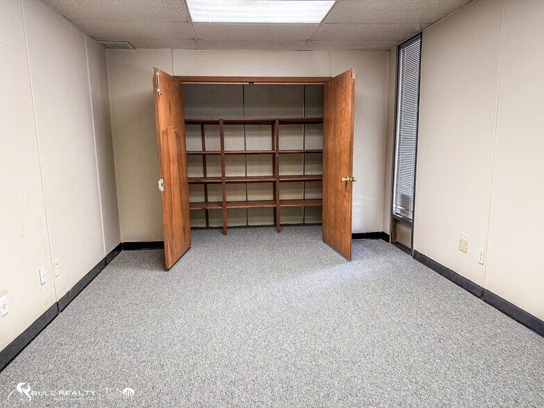 More Photos Of 2560 E Wesley Chapel Way, Decatur Office For Sale