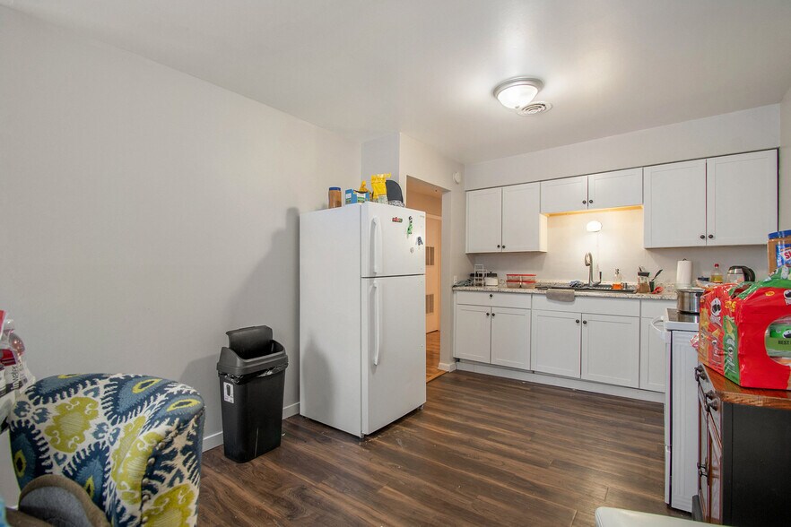 More Photos Of 2416 S 16th St, Omaha Apartments For Sale