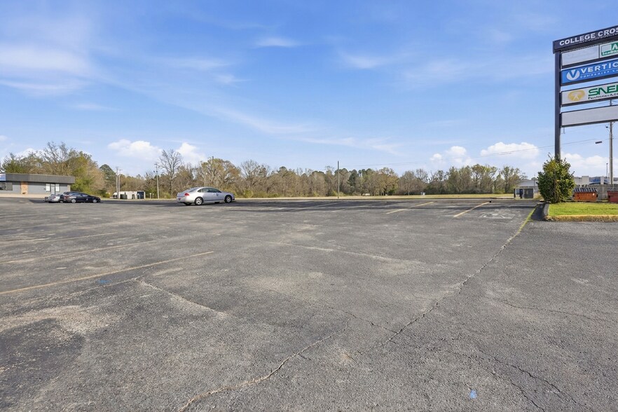 More Photos Of 3416 N College Ave, Fayetteville Land For Lease