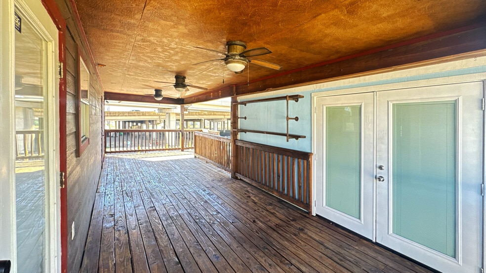 More Photos Of 6623 Gulf Fwy, Houston Office Residential For Sale