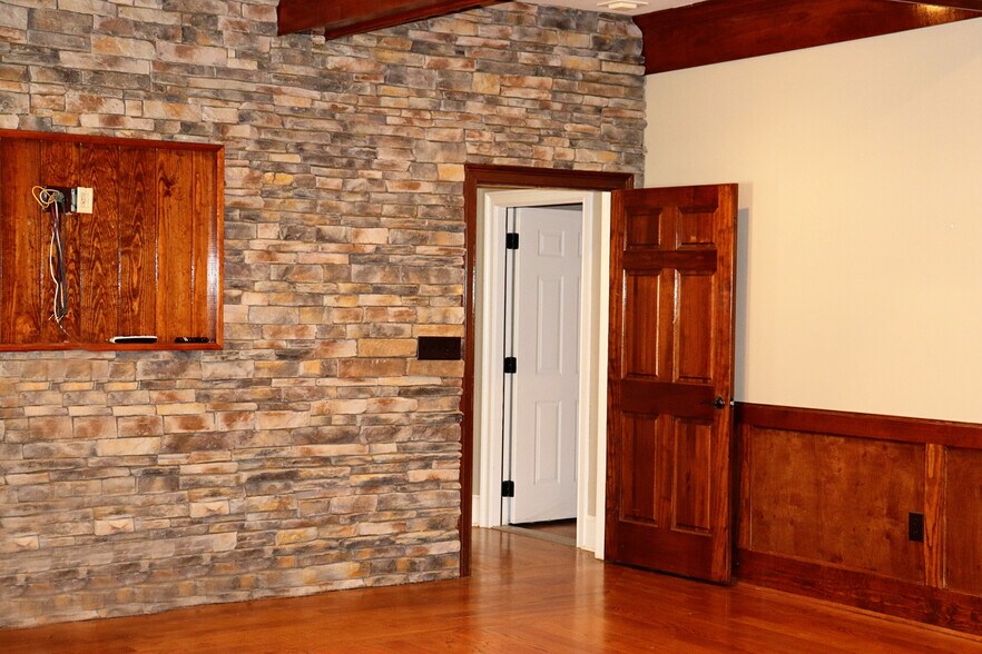 More Photos Of 2500 Northside Crossing, Macon-Bibb Office For Sale