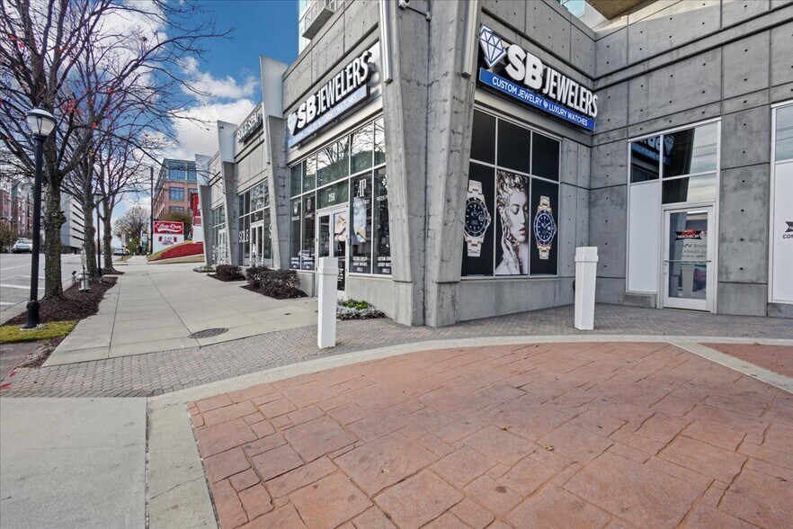 Primary Photo Of 256 Pharr Rd NE, Atlanta General Retail For Lease