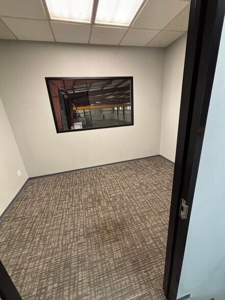 More Photos Of 5101 Maxie St, Houston Manufacturing For Lease