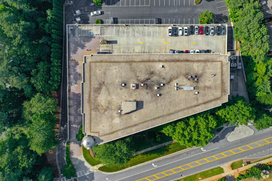 More Photos Of 755 Mount Vernon Hwy NE, Atlanta Medical For Lease