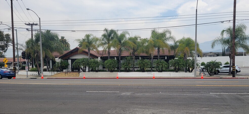More Photos Of 401 E Foothill Blvd, Pomona Restaurant For Sale