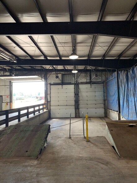 More Photos Of 710 Rains Dr, Gladstone Manufacturing For Lease