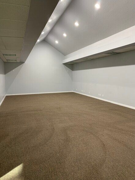 More Photos Of 8761 Perimeter Park Blvd, Jacksonville Office For Lease