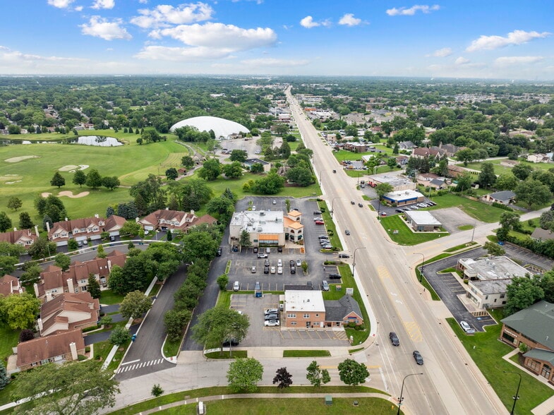 More Photos Of 980 W Lake St, Addison Restaurant For Sale