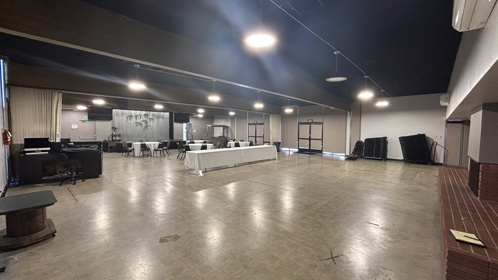 More Photos Of 701 W Broadway, Anaheim Religious Facility For Sale