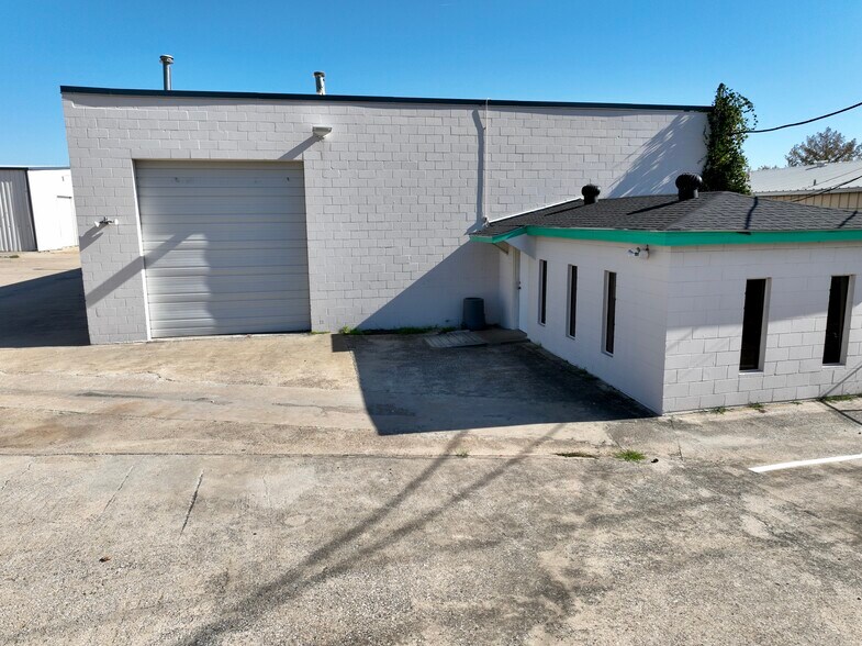 More Photos Of 12709 Eastgate Dr, Balch Springs Flex For Lease